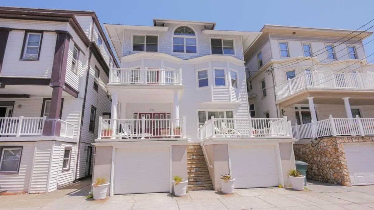 4 000 Sqft Beach Block Oasis - 5 Bedroom Holiday home