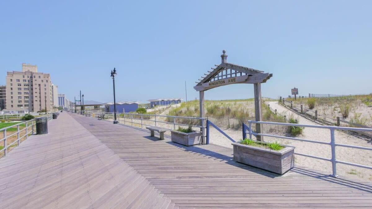4 000 Sqft Beach Block Oasis - 5 Bedroom Holiday home *
