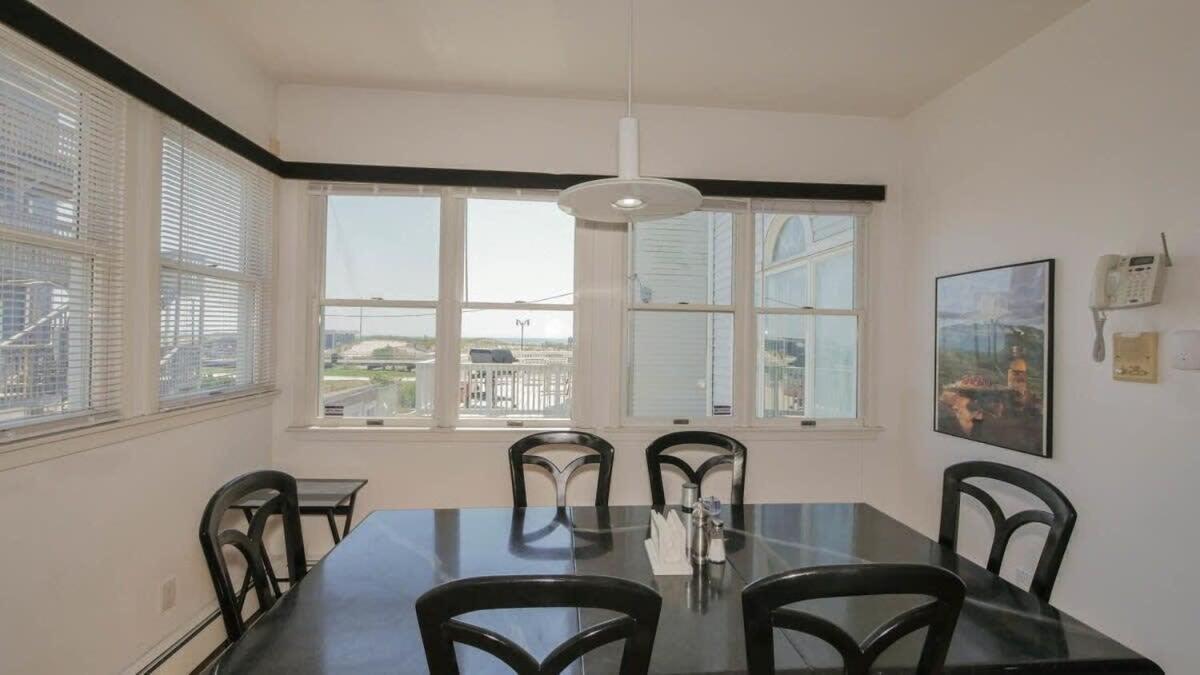 4 000 Sqft Beach Block Oasis - 5 Bedroom Holiday home Atlantic City