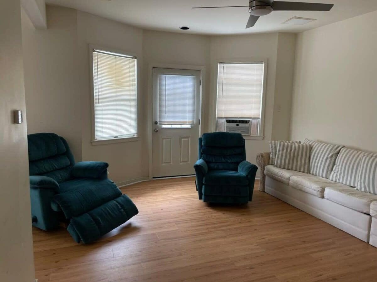 Holiday home 4 000 Sqft Beach Block Oasis - 5 Bedroom *